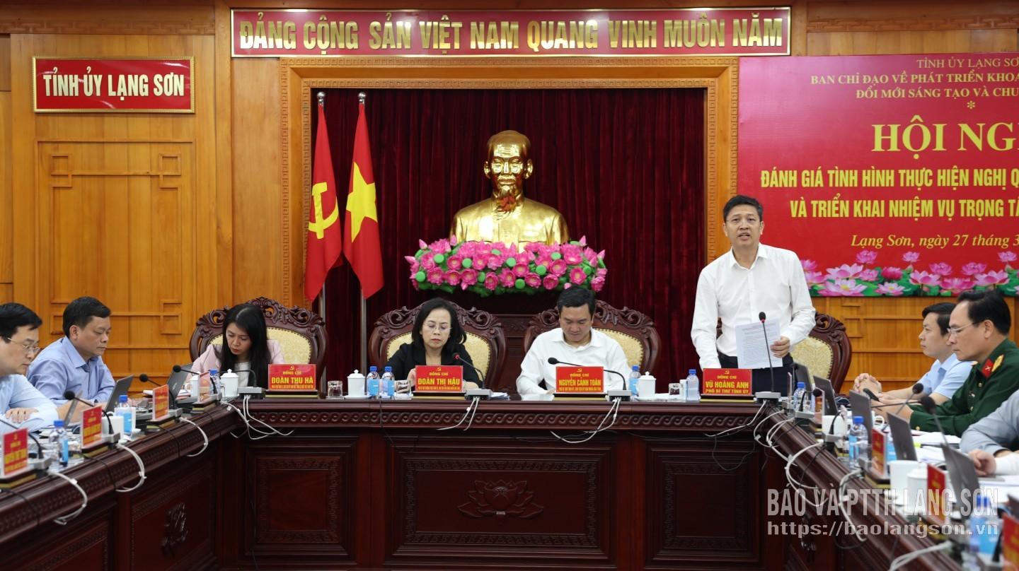 Đồng chí Vũ Hoàng Anh, Phó Bí thư Tỉnh uỷ phát biểu tại hội nghị