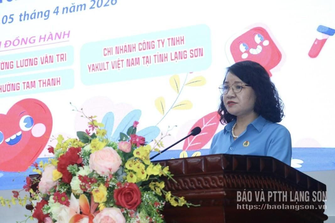 Chủ tịch Liên đoàn Lao động tỉnh phát biểu tại ngày hội