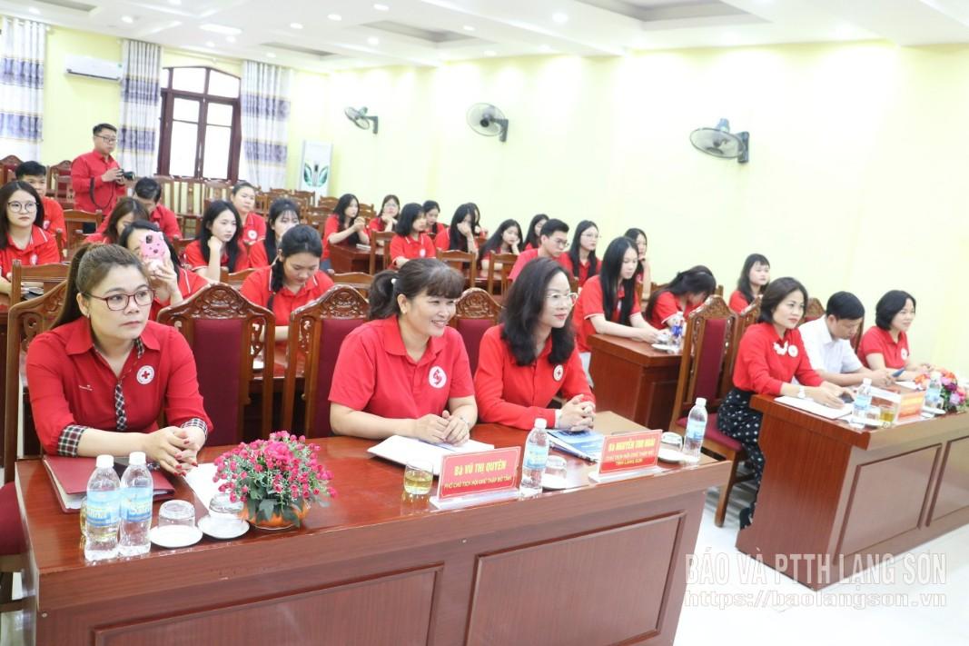 Các đại biểu và tình nguyện viên tham dự chương trình