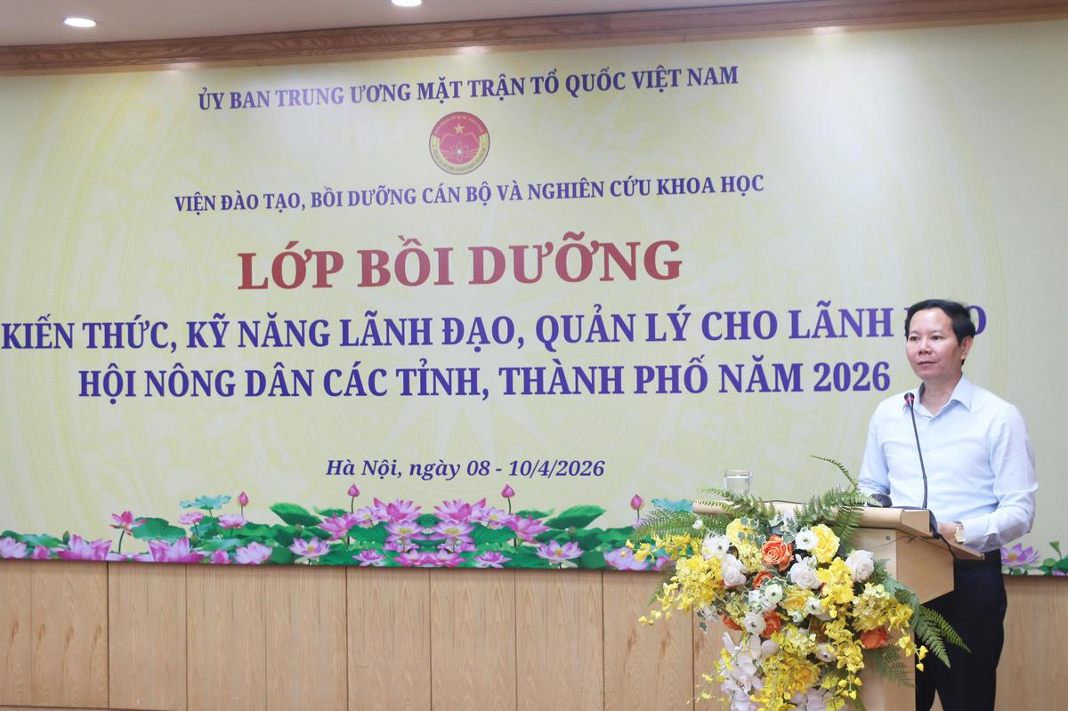 TS Nguyễn Khắc Toàn phát biểu tại Lễ bế giảng.