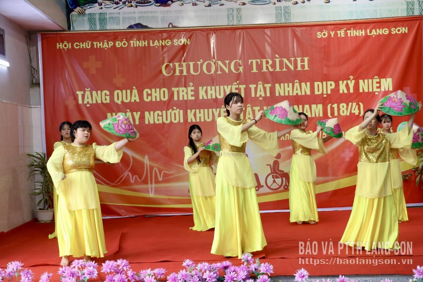 Tiết mục văn nghệ tại chương trình