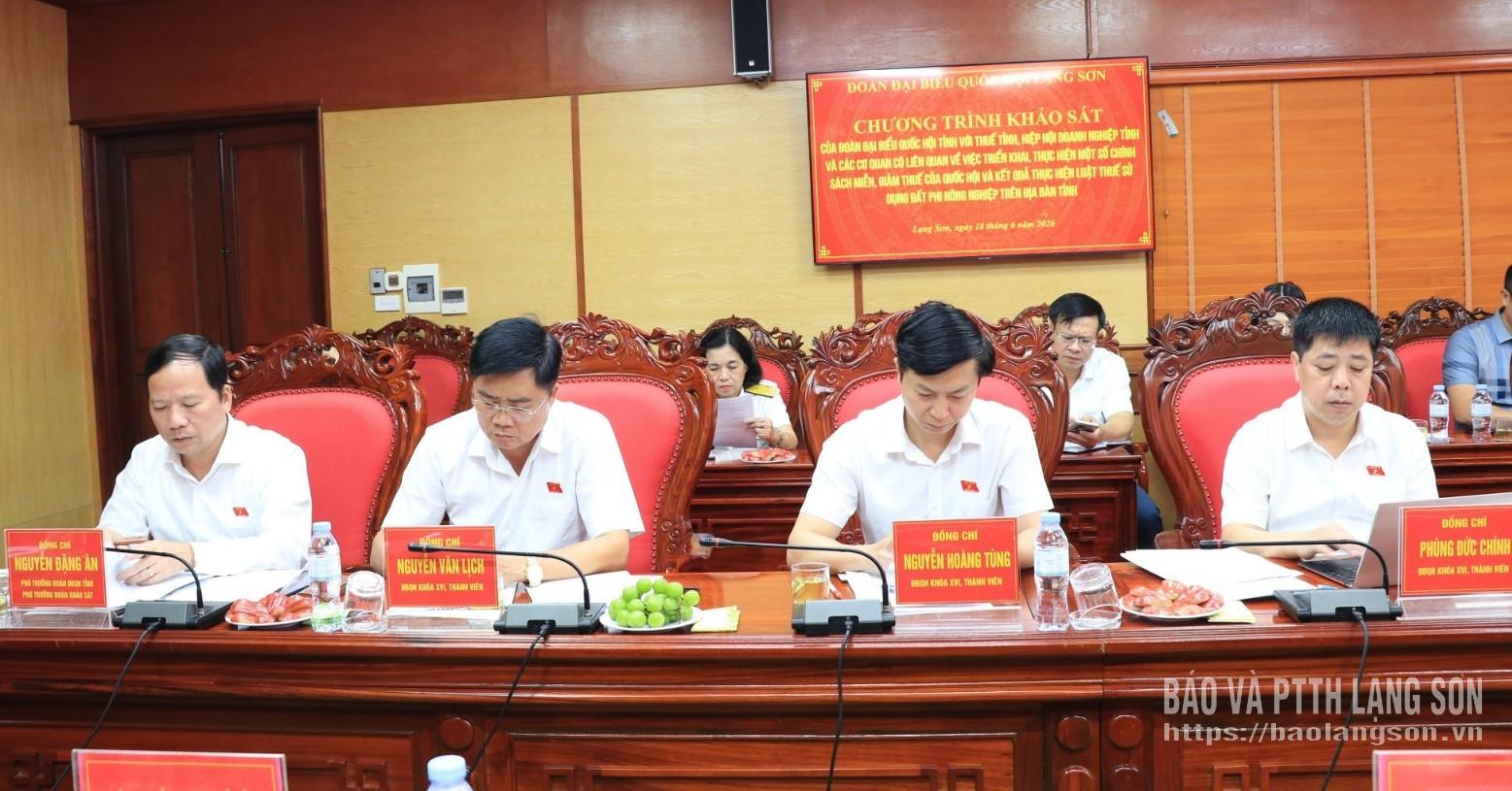 Các đại biểu tham dự chương trình khảo sát