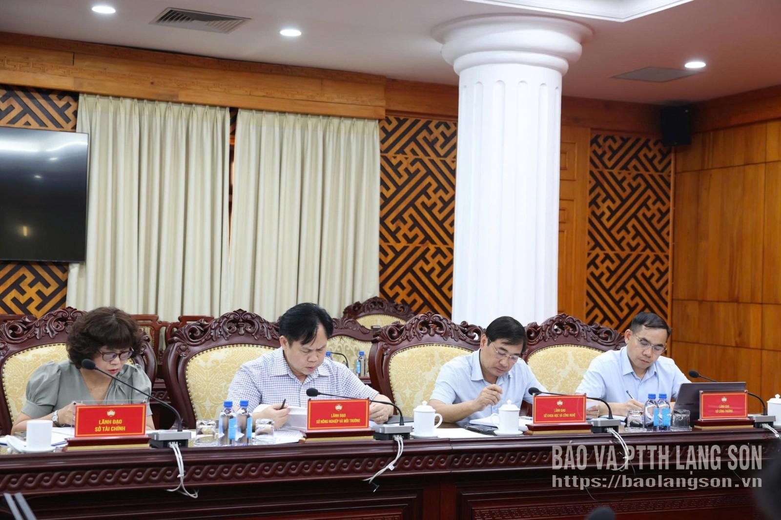 Các đại biểu tham dự cuộc họp