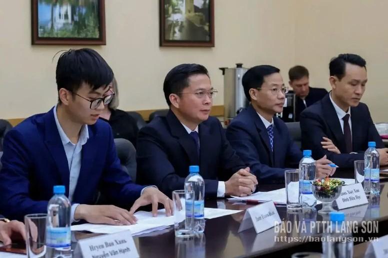 Đoàn Công tác của tỉnh làm việc việc với lãnh đạo huyện Vyborg