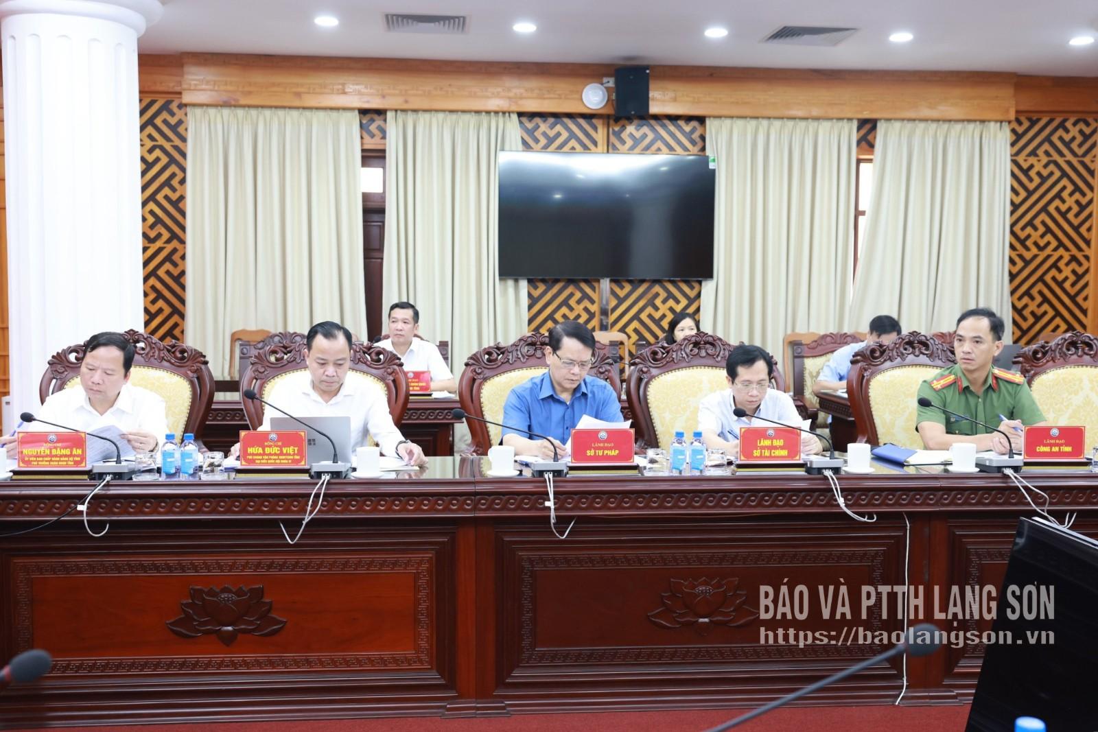 Các đại biểu tham dự chương trình làm việc