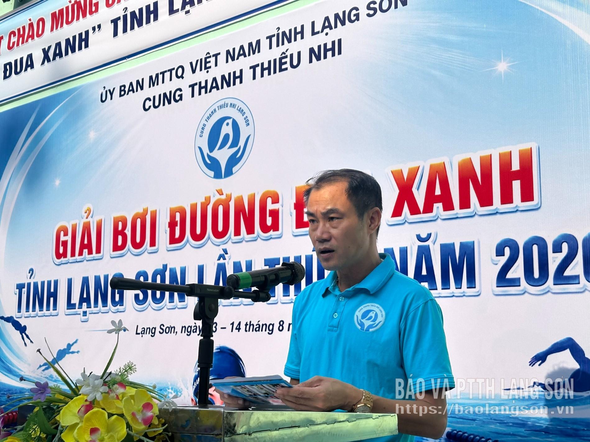 Lãnh đạo Cung Thanh thiếu nhi phát biểu khai mạc giải bơi