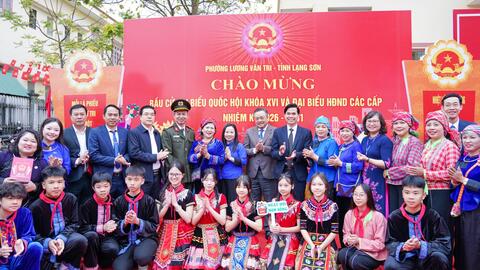 Cử tri Lạng Sơn phấn khởi tham gia ngày hội bầu cử