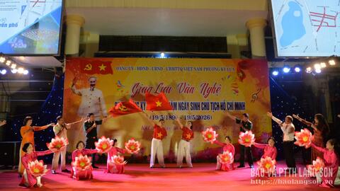 Sôi nổi chương trình văn nghệ quần chúng kỷ niệm 136 năm Ngày sinh Chủ tịch Hồ Chí Minh