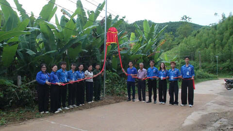Thắp sáng đường thôn