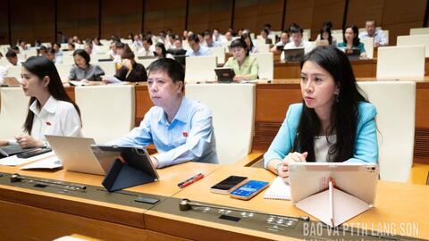 Đại biểu Quốc hội tỉnh tiếp tục tham gia góp ý vào các dự án luật
