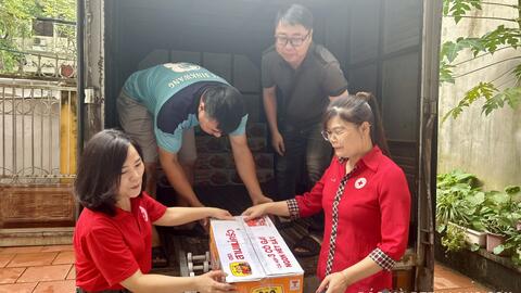 Hội Chữ thập đỏ tỉnh tiếp nhận nguồn hàng hỗ trợ người dân bị ảnh hưởng bởi mưa lũ trị giá 100 triệu đồng