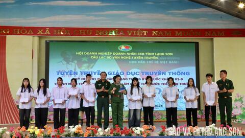 Trên 1.600 học sinh Trường THPT Cao Lộc được giáo dục truyền thống cách mạng