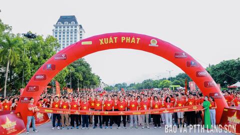 Lạng Sơn: Hơn 3.000 người tham gia chương trình đi bộ “Cùng Việt Nam tiến bước” 2026
