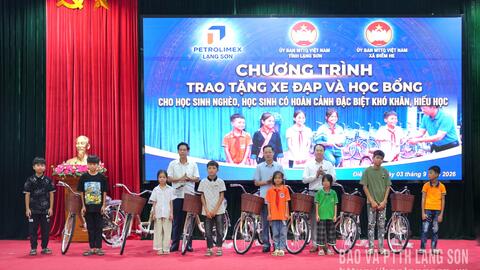 Trao tặng xe đạp và học bổng cho học sinh nghèo có hoàn cảnh đặc biệt khó khăn, hiếu học 2 xã: Điềm He, Khánh Khê