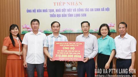 Phường Kỳ Lừa ủng hộ 310 triệu đồng hỗ trợ xóa nhà tạm, nhà dột nát và công tác an sinh xã hội