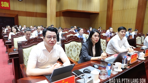 Hội nghị toàn quốc nghiên cứu, học tập, quán triệt và triển khai thực hiện Nghị quyết Hội nghị lần thứ tư Ban Chấp hành Trung ương Đảng khóa XIV