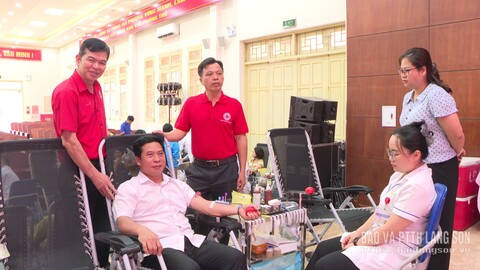 Tiếp nhận gần 400 đơn vị máu tại Ngày hội hiến máu tình nguyện đợt 2 năm 2026 tại khu vực Văn Quan