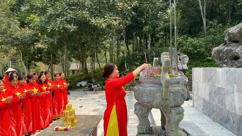 Cán bộ Hội Phụ nữ xã Bắc Sơn học tập thực tế tại các di tích lịch sử cách mạng