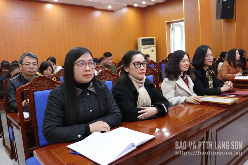 Các đại biểu dự hội nghị