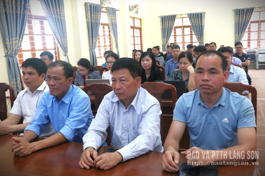 Cử tri xã Chiến Thắng tham gia hội nghị