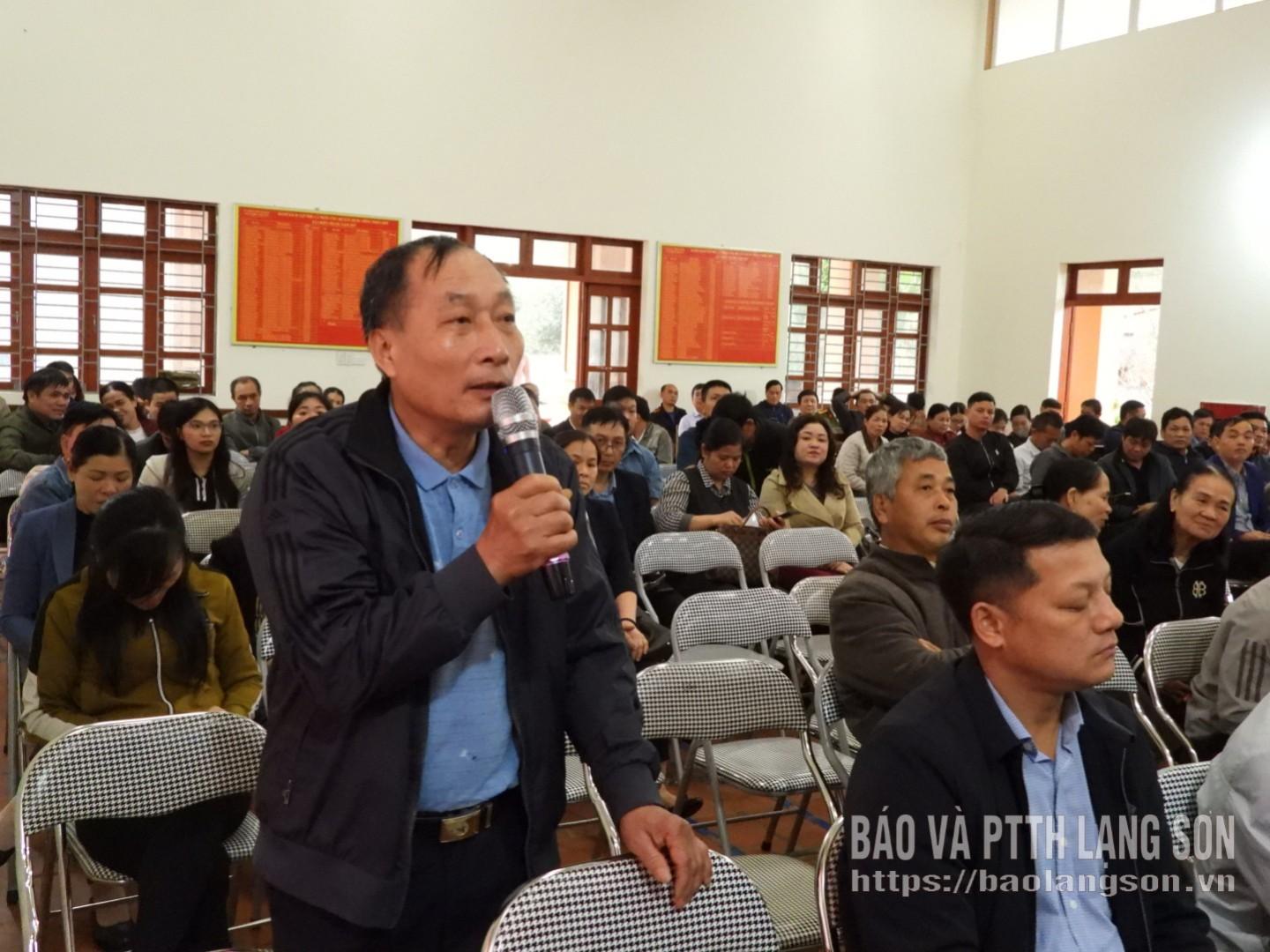 Cử tri xã Vũ Lễ trao đổi, gửi gắm niềm tin tới các ứng cử viên