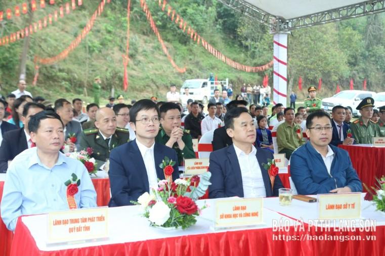 Đại biểu các sở, ngành của tỉnh tham dự lễ khởi công trường tại xã Quốc Việt