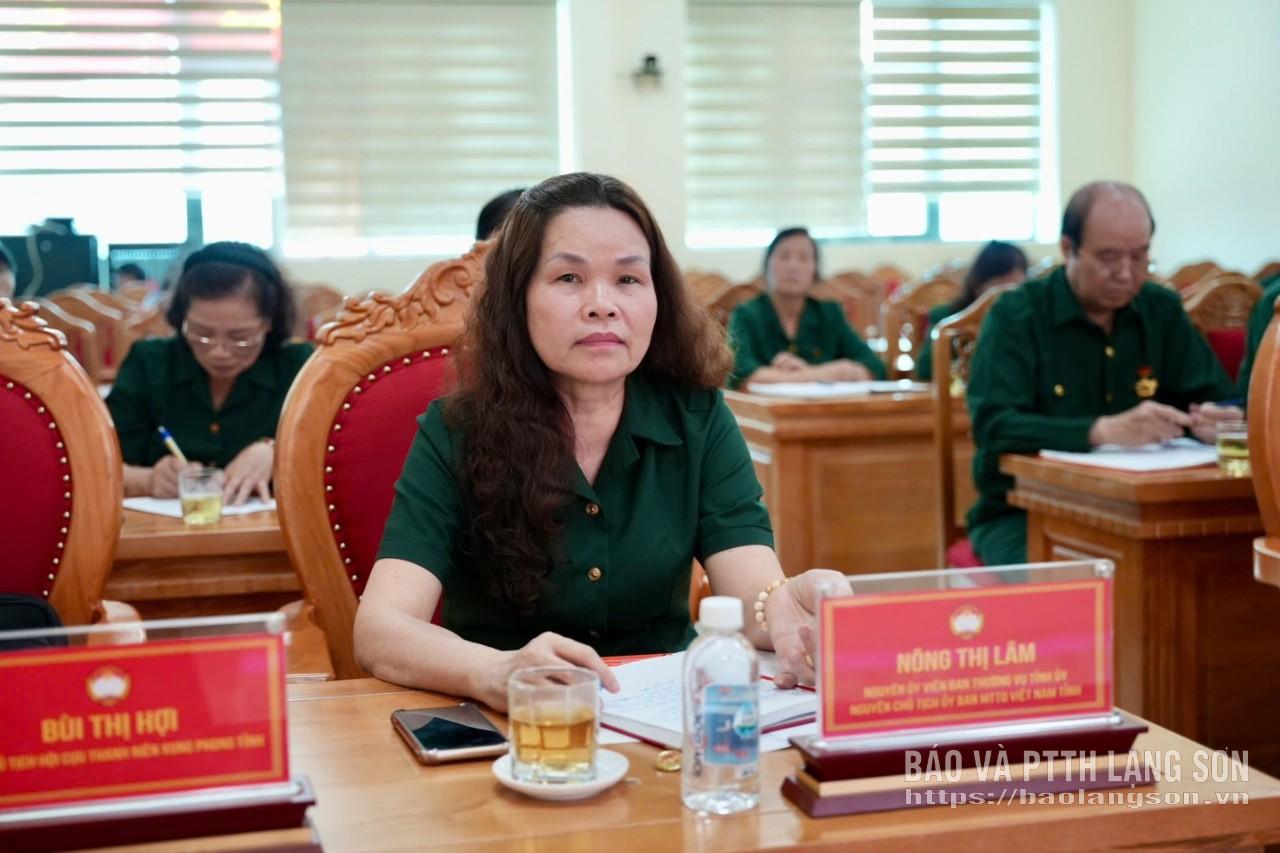 Lãnh đạo Hội Cựu thanh niên xung phong tỉnh và các đại biểu dự hội nghị