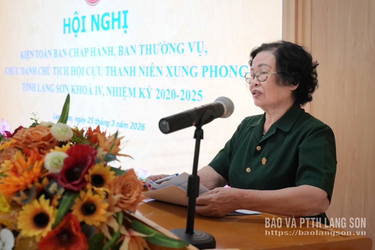 Đại biện Ban tổ chức hội nghị thông qua chương trình hội nghị