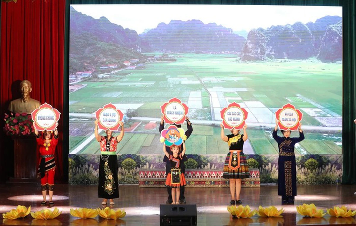 Phụ nữ Lạng Sơn xây dựng, củng cố "lá chắn mềm" ở vùng miền núi, biên giới- Ảnh 2. Phụ nữ Lạng Sơn xây dựng, củng cố "lá chắn mềm" ở vùng miền núi, biên giới- Ảnh 2.