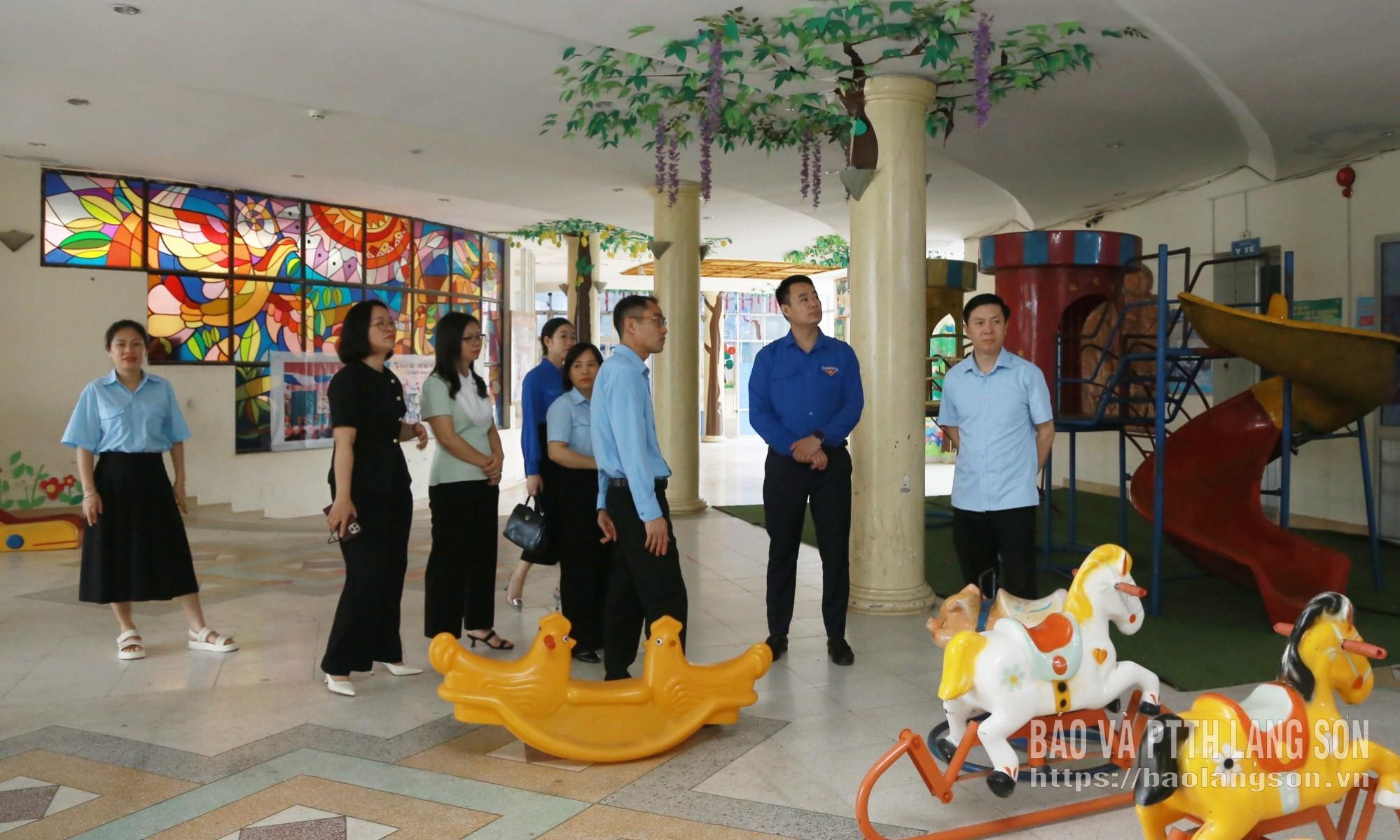 Đoàn khảo sát thực tế tại cơ sở 1 Cung Thanh thiếu nhi