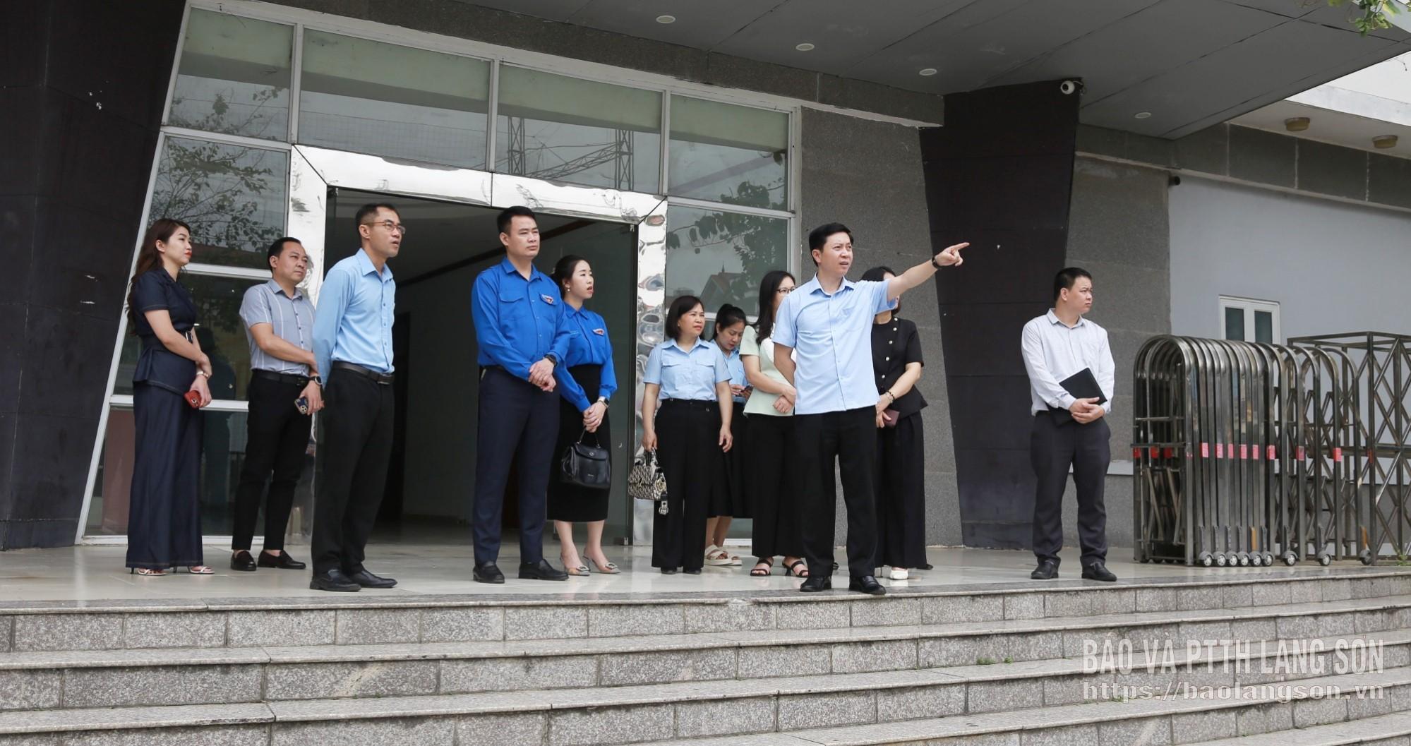 Đoàn khảo sát thực tế tại cơ sở 2 Cung Thanh thiếu nhi