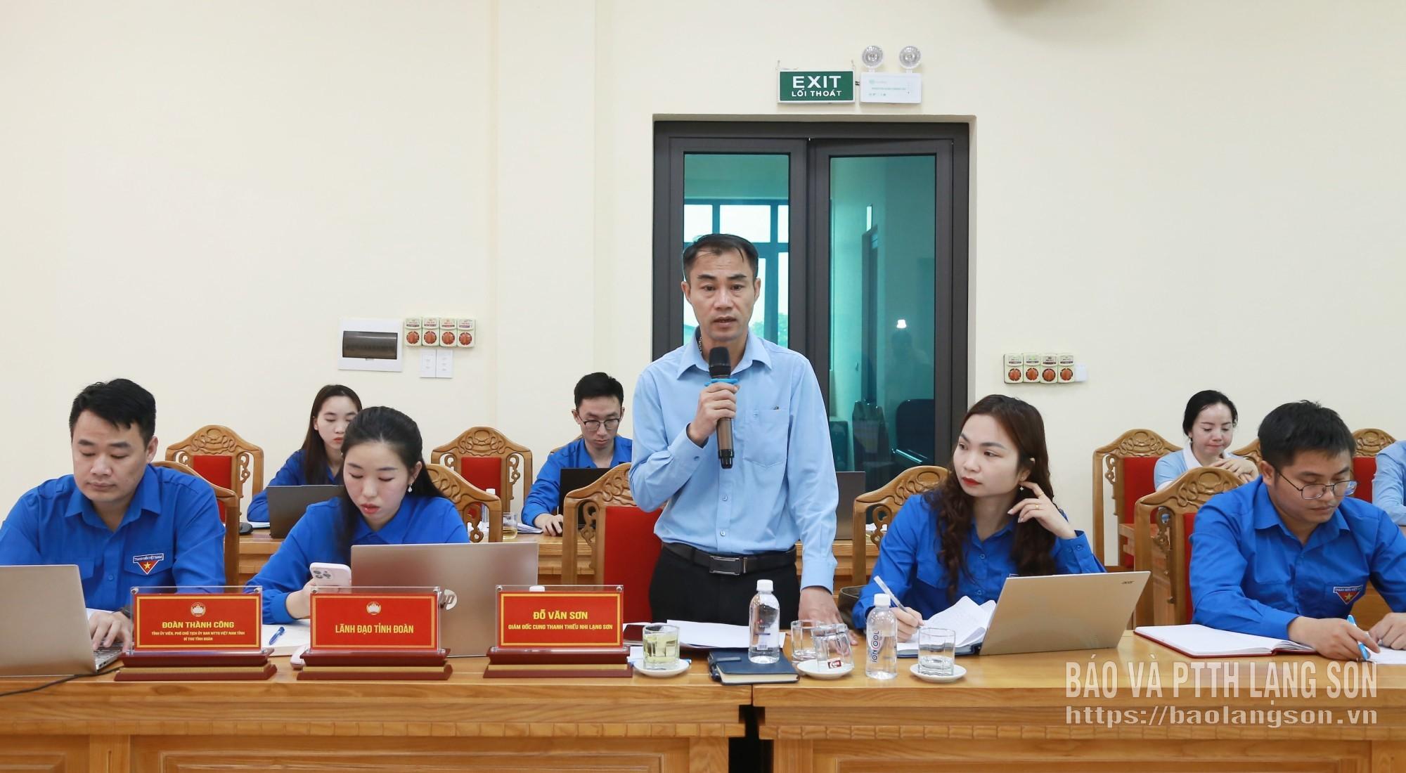 Đại diện Cung Thanh thiếu nhi báo cáo các nội dung trong chương trình