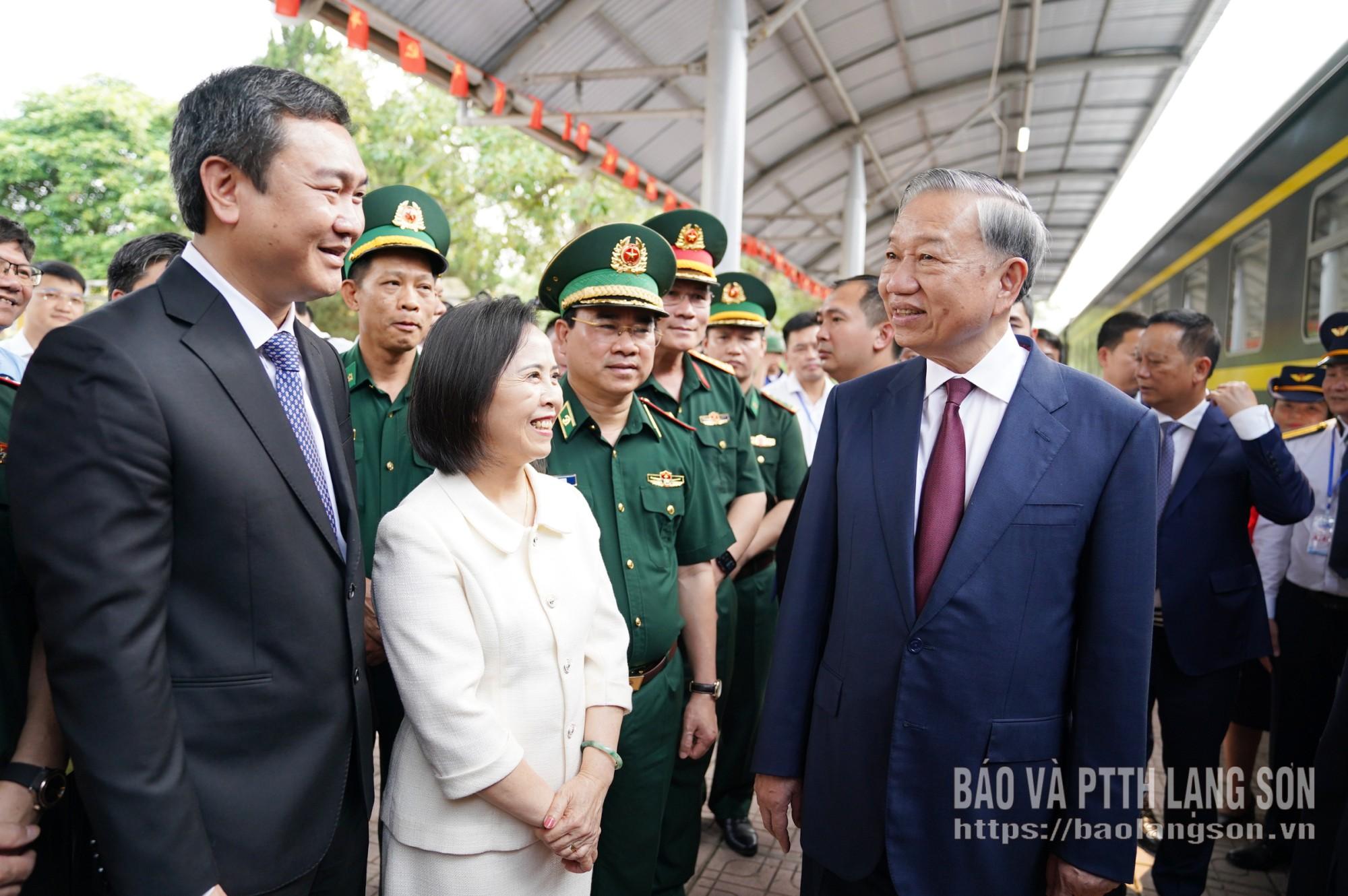 Đồng chí Tổng Bí thư, Chủ tịch nước Tô Lâm thăm hỏi và trao đổi một số nội dung với lãnh đạo tỉnh Lạng Sơn
