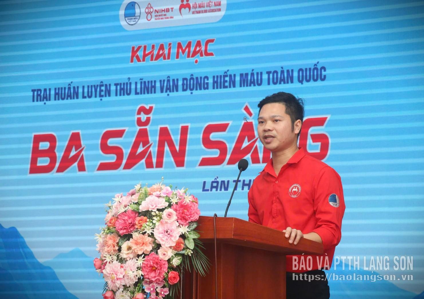 Chủ tịch Hội Thanh niên Vận động hiến máu Việt Nam phát biểu tại chương trình