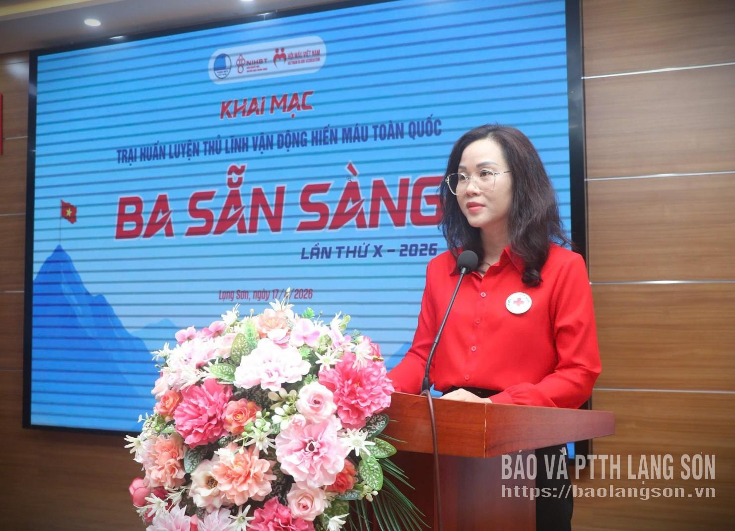 Lãnh đạo Hội Chữ thập đỏ tỉnh phát biểu tại chương trình