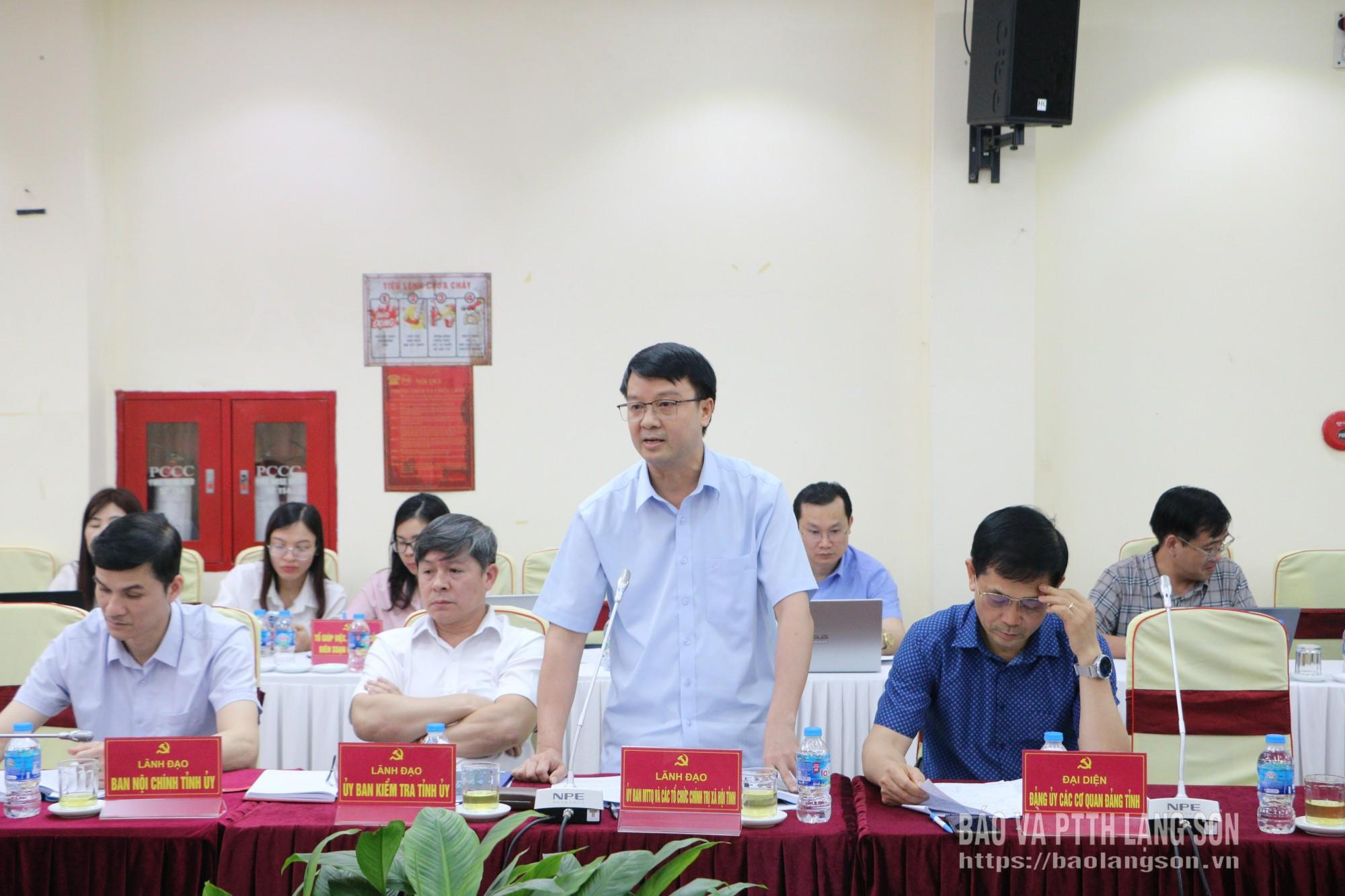 Lãnh đạo Ủy ban MTTQ Việt Nam tỉnh phát biểu tại hội thảo