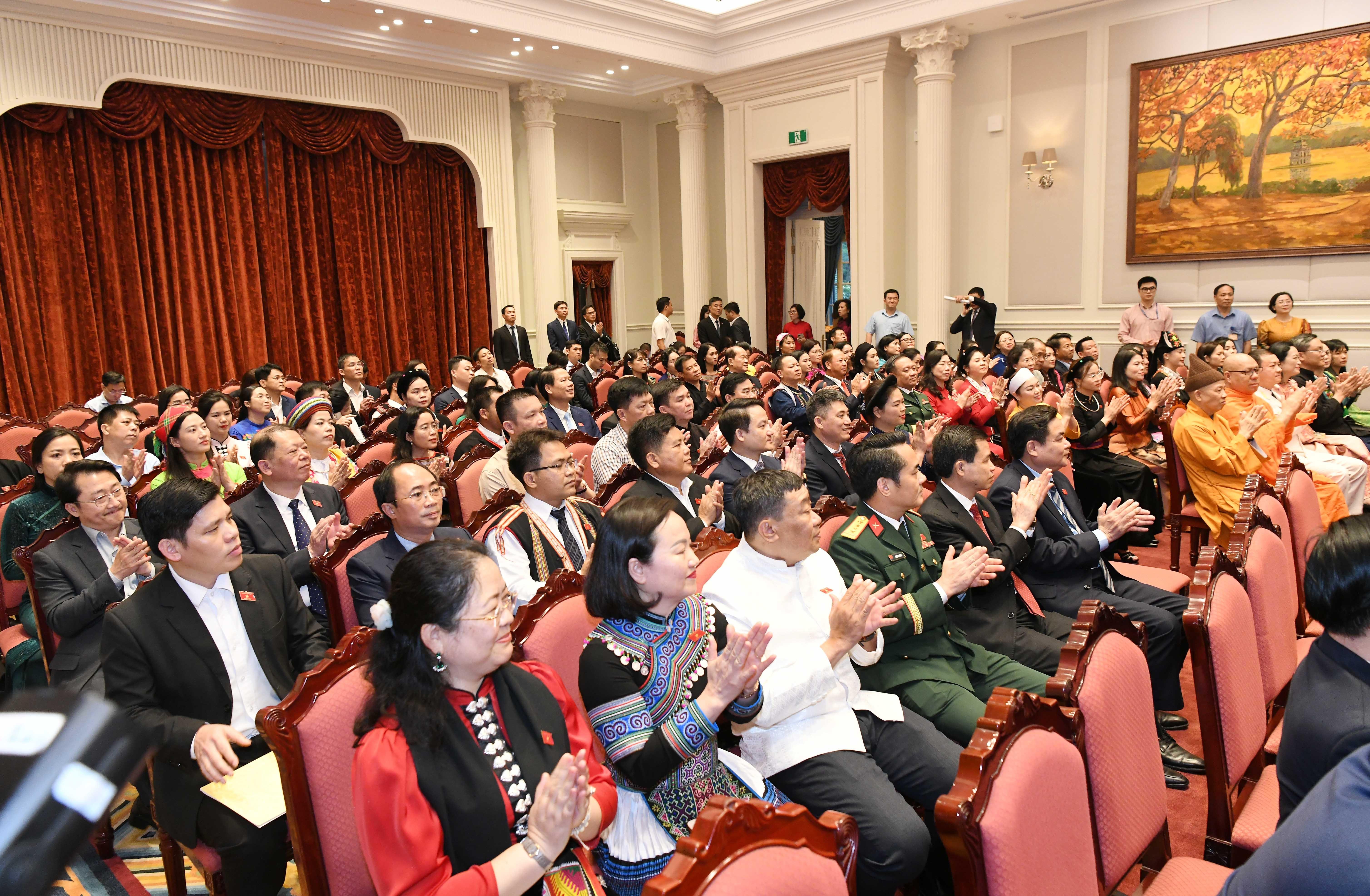 Các đại biểu dự cuộc gặp mặt. Ảnh: Lâm Hiển