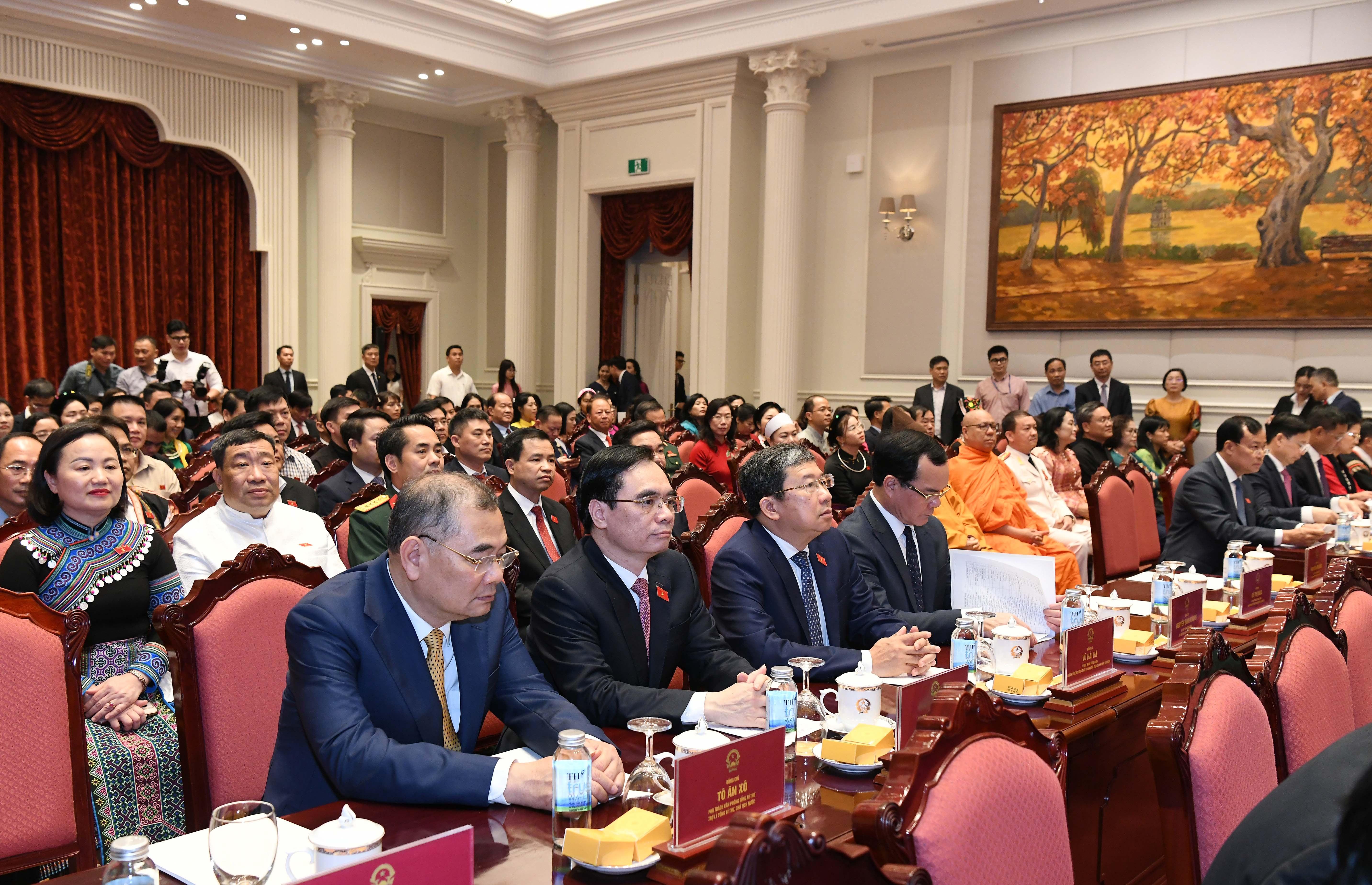 Các đại biểu dự cuộc gặp mặt. Ảnh: Lâm Hiển