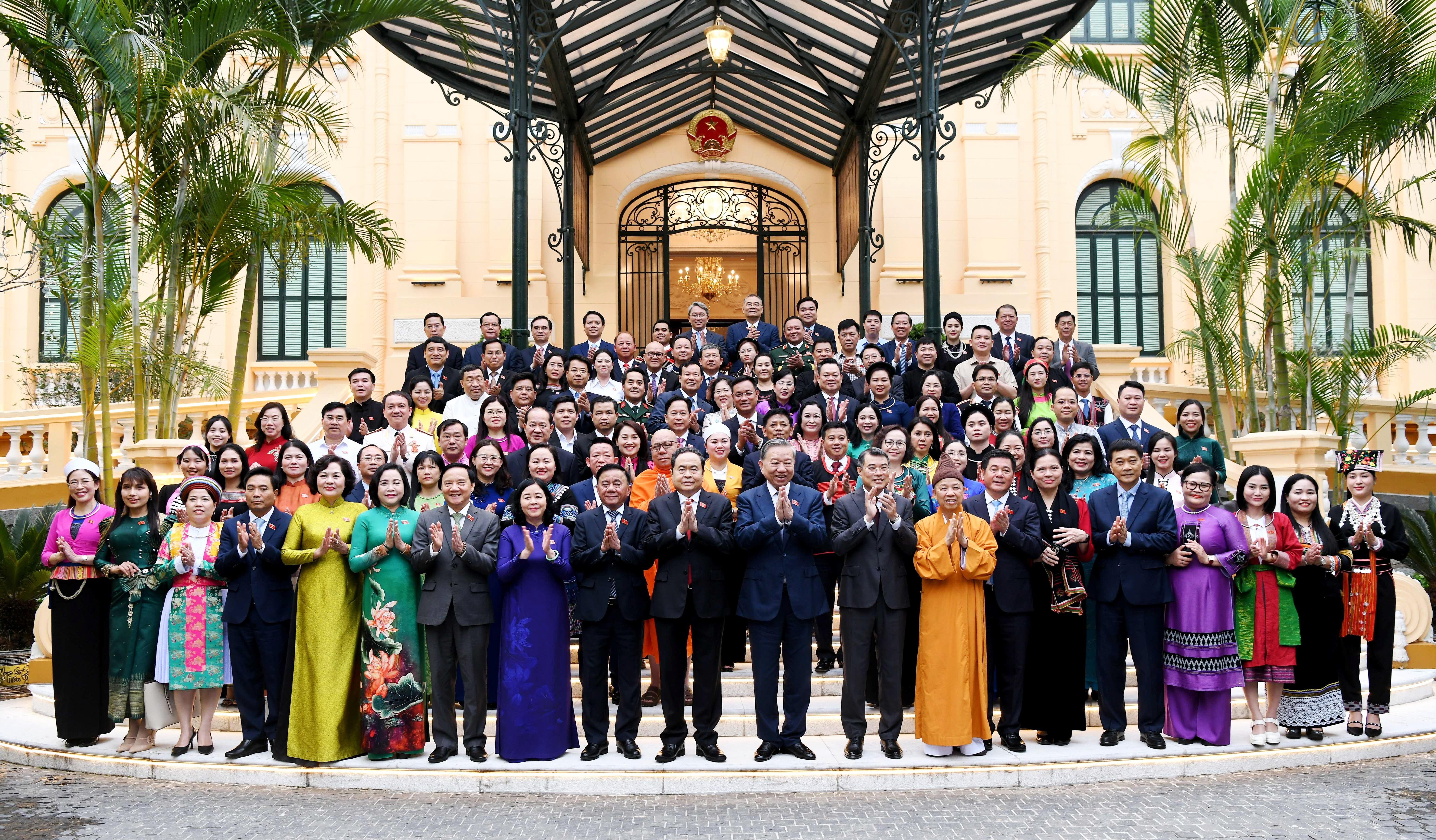 Tổng bí thư, Chủ tịch Nước Tô Lâm và Lãnh đạo Đảng, Nhà nước với các đại biểu. Ảnh: Lâm Hiển