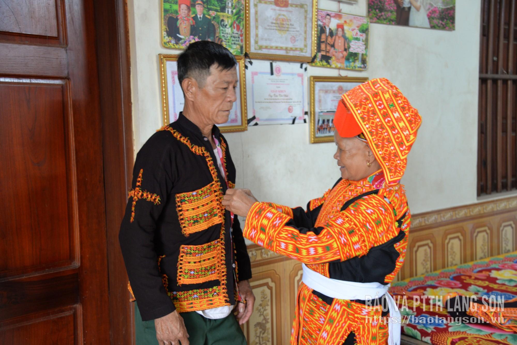 Người cao tuổi xã Xuân Dương gương mẫu gìn giữ bản sắc dân tộc