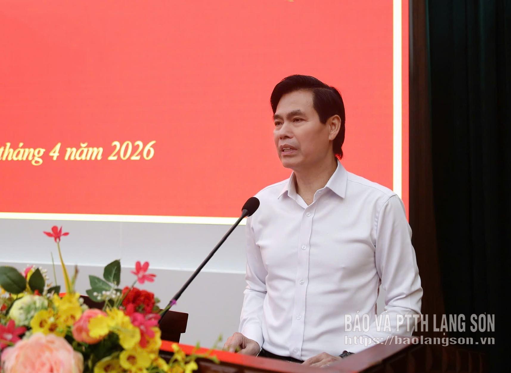 Đồng chí Hoàng Quốc Khánh, Ủy viên Trung ương Đảng, Bí thư Tỉnh ủy phát biểu tại chương trình tặng quà