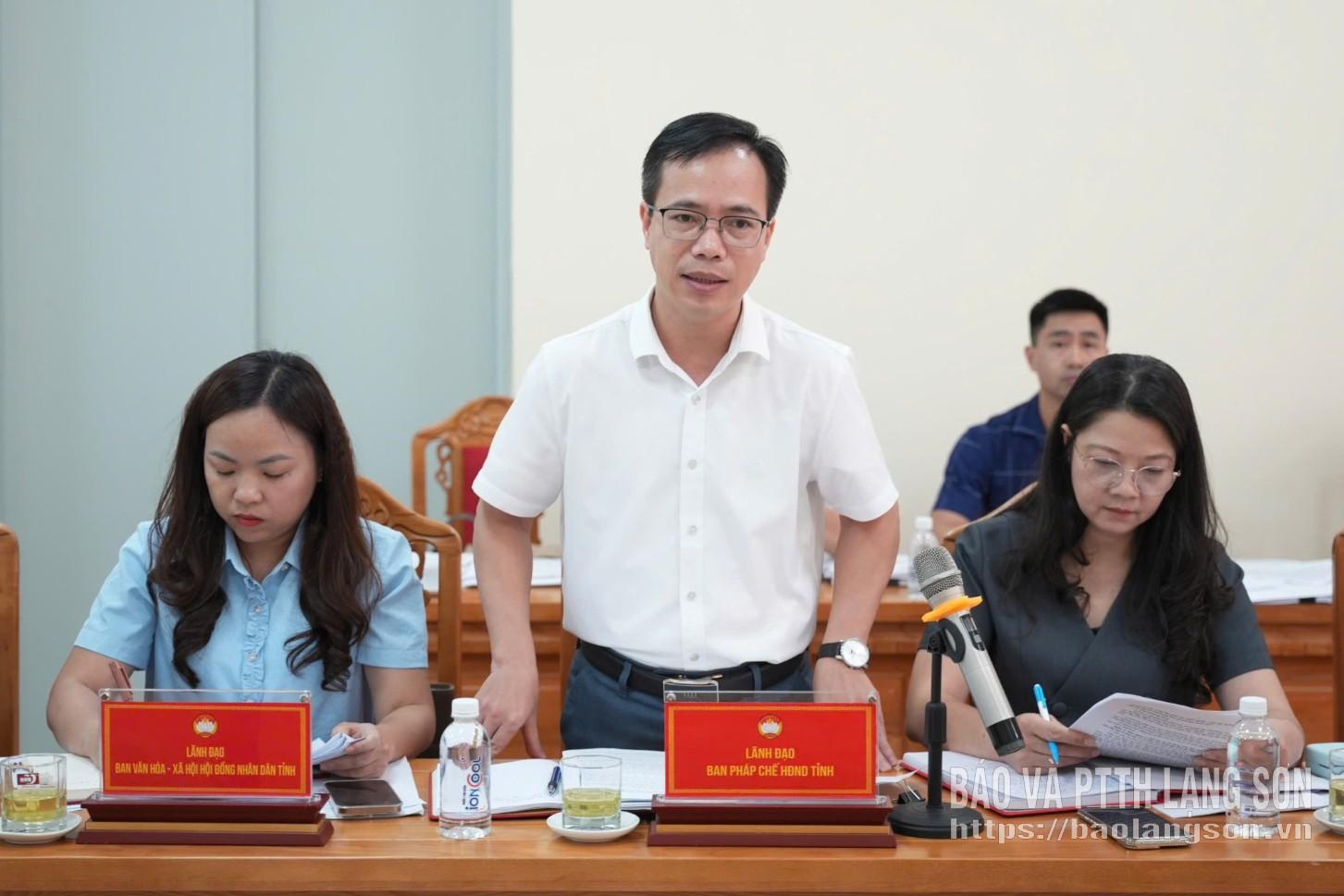 Đại biểu Ban Pháp chế HĐND tỉnh phát biểu trao đổi tại hội nghị