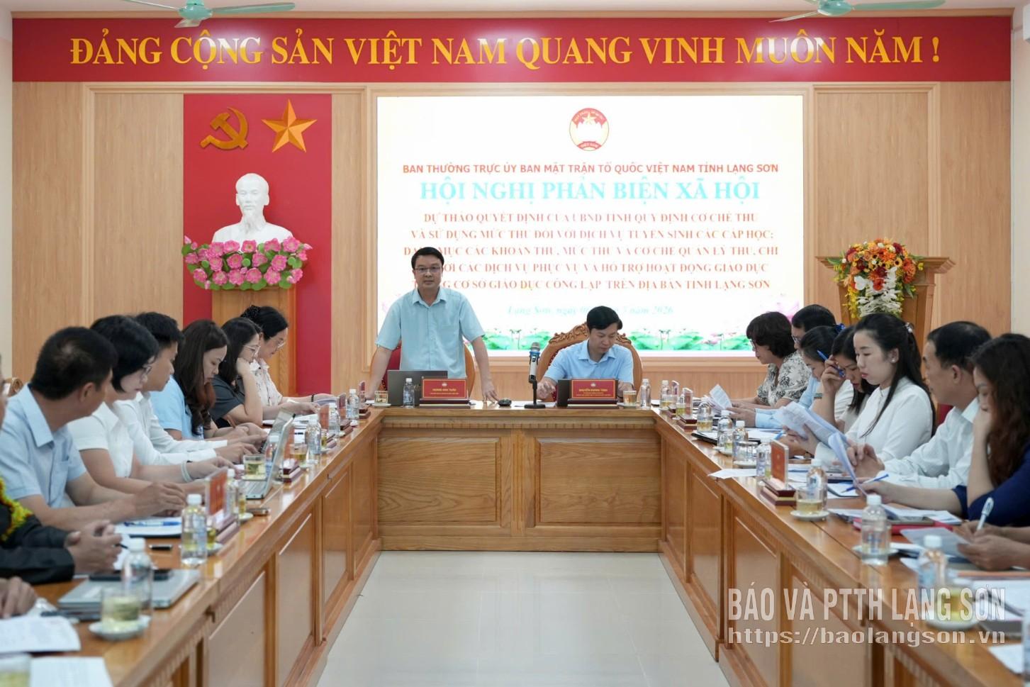 Các đại biểu tham dự hội nghị phản biện xã hội tại Ủy ban MTTQ Việt Nam tỉnh