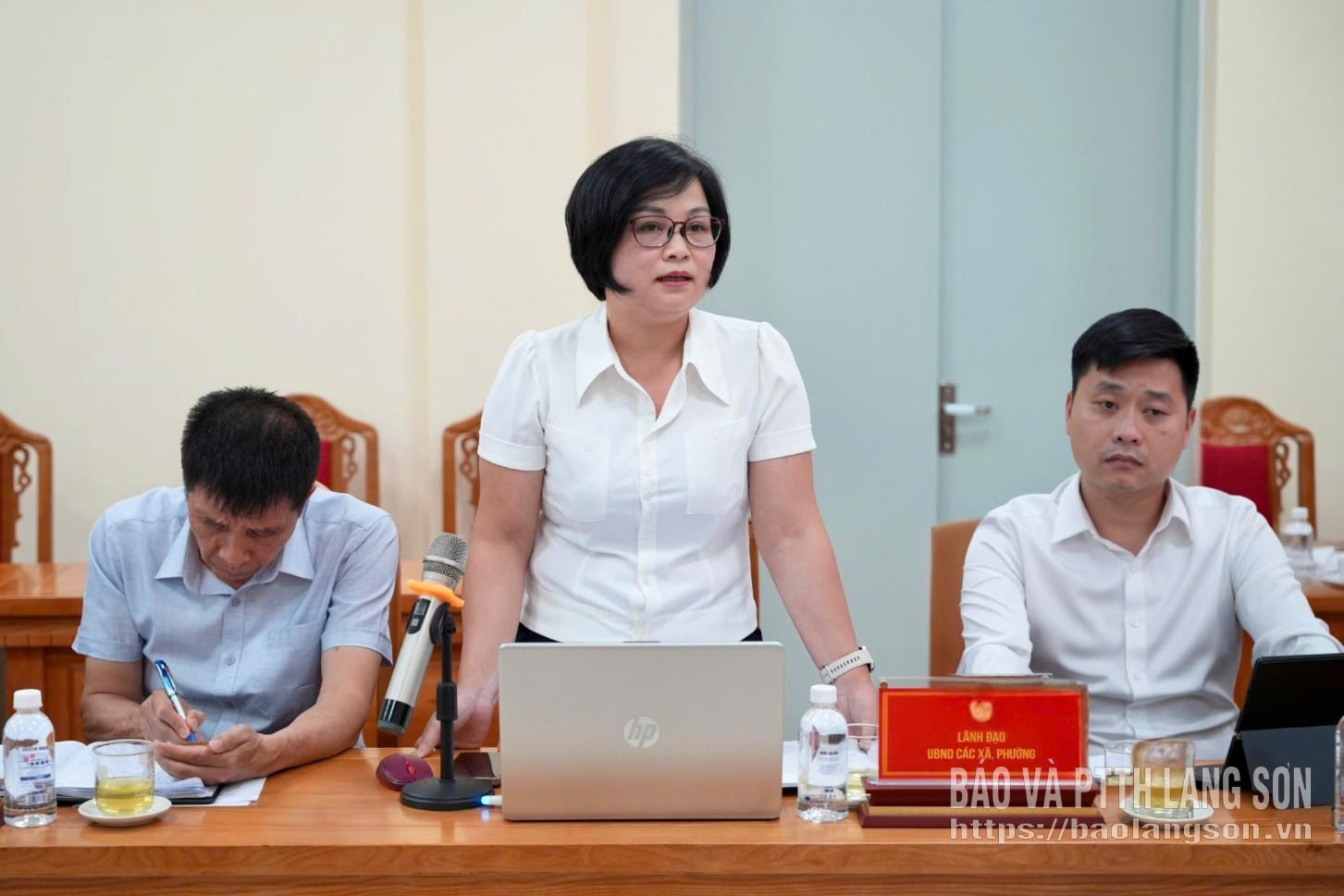 Đại biểu đại diện UBND xã Chiến Thắng phát biểu trao đổi phản biện tại hội nghị