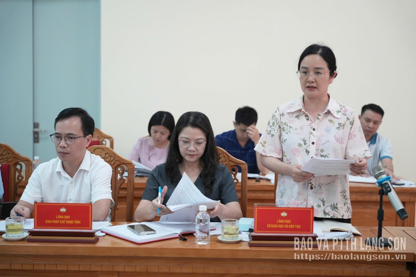 Lãnh đạo Sở Giáo dục và Đào tạo, đại diện cơ quan soạn thảo quy định cơ chế thu thông tin về dự thảo tại hội nghị