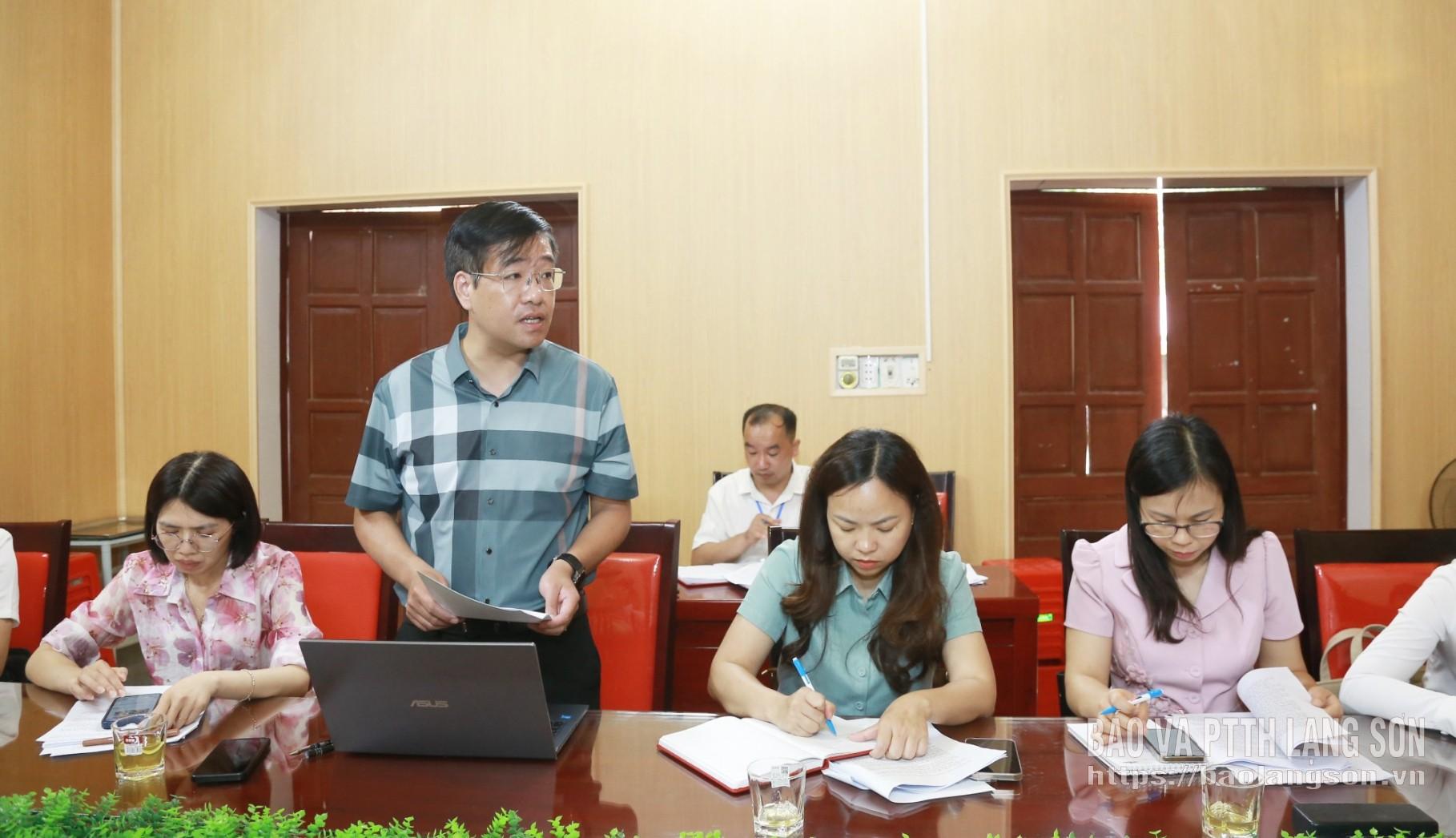 Thành viên đoàn giám sát phát biểu trao đổi các nội dung liên quan