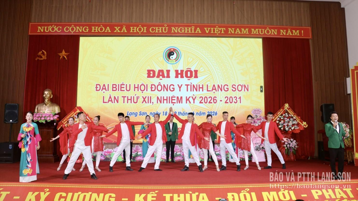 Tiết mục văn nghệ biểu diễn tại đại hội