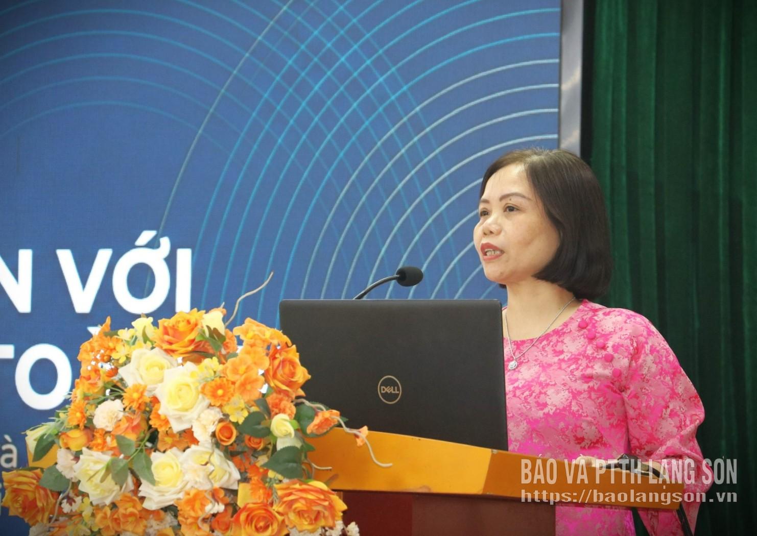 Đại diện Trường Cao đẳng Lạng Sơn tham luận tại hội thảo