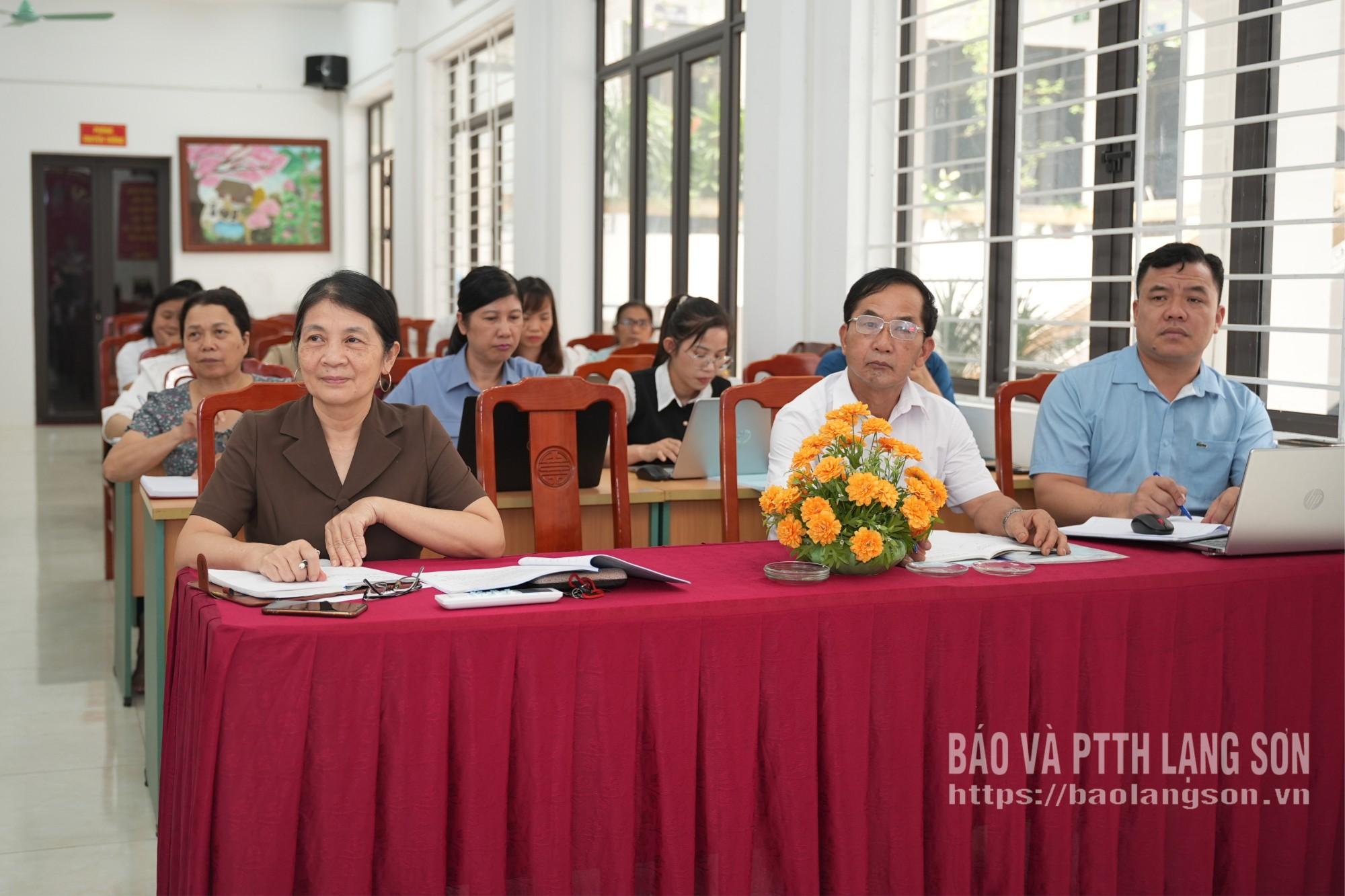 Các đại biểu tham dự hội nghị