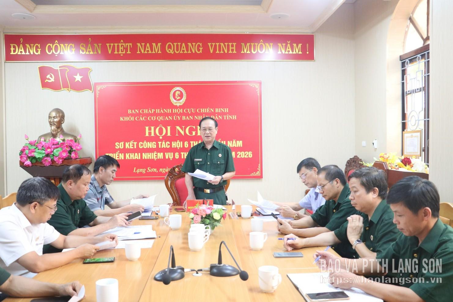 Lãnh đạo Hội Cựu chiến binh Khối các cơ quan UBND tỉnh phát biểu tại hội nghị